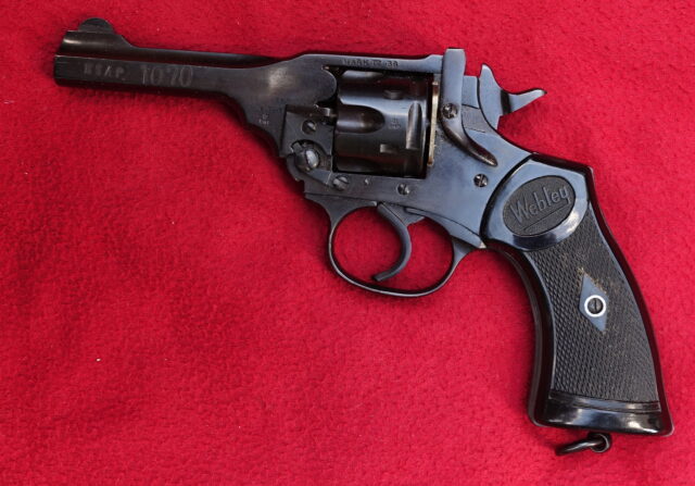 foto Revolver Webley Mk.IV ráže .38 – REZERVOVÁNO