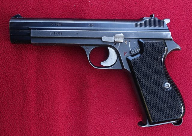 foto Pistole SIG P210 z výzbroje Bundesgrenzschutz