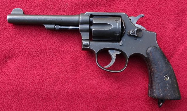 foto Revolver Smith & Wesson Military and Police Model 1905 z výzbroje britské armády