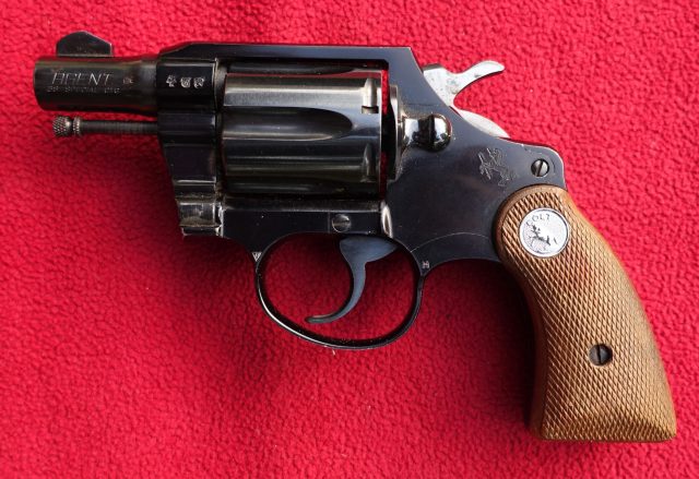 foto Revolver Colt Agent